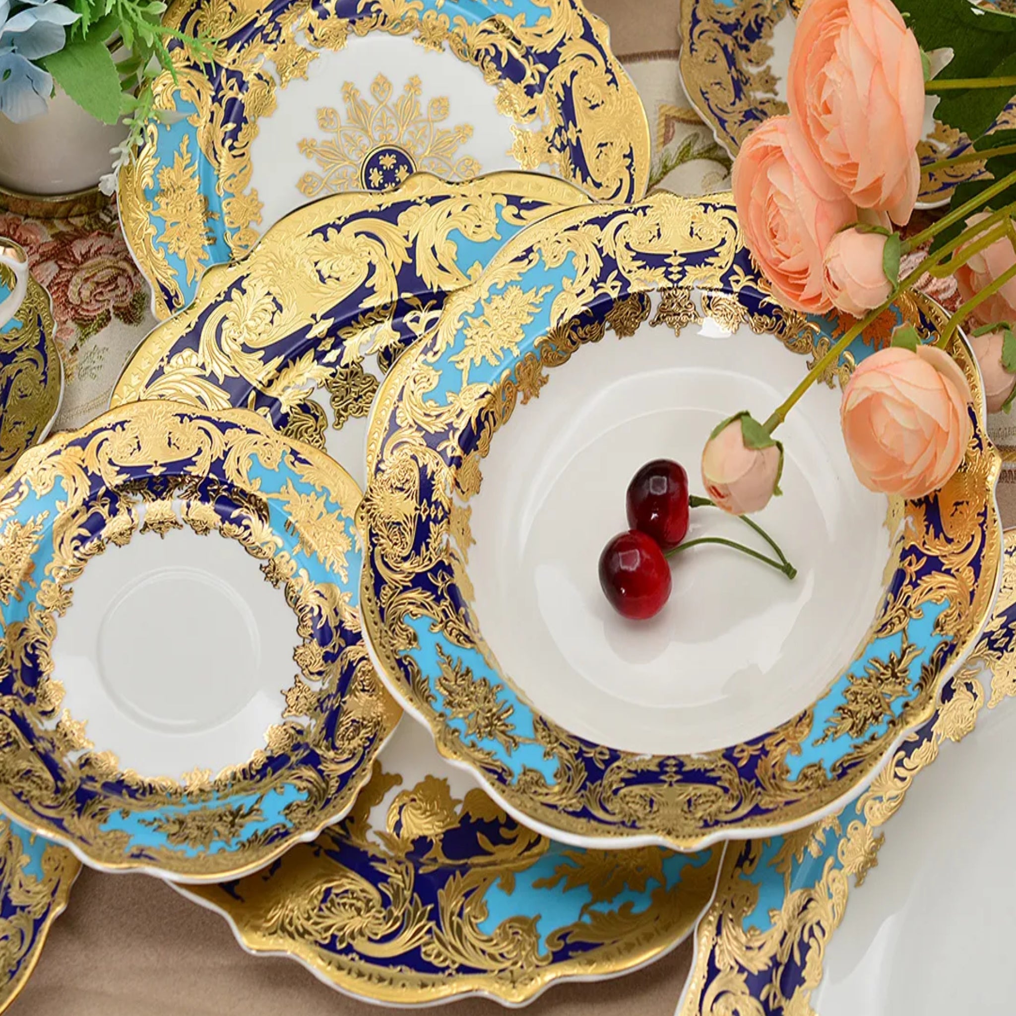 Aurora Light Luxury Sky Blue and Gold Embossed Design Dinnerware Set 8.5“Deep Plate