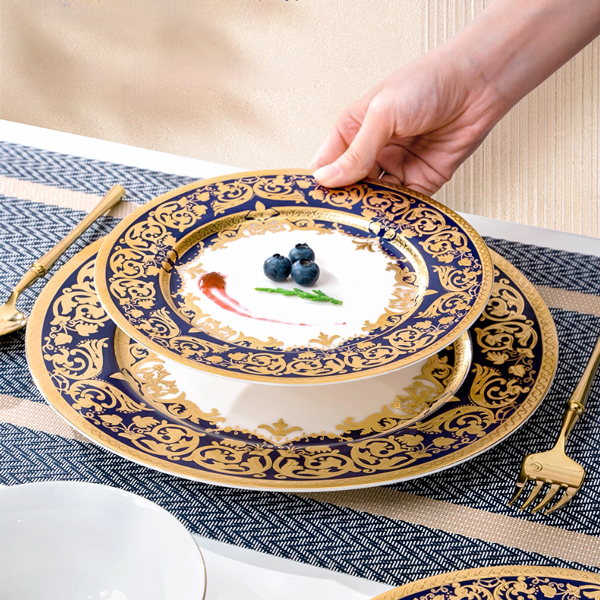 Aulora Européen Relief Or Rétro Porcelaine Vaisselle Bol Assiette Combinaison Coffret Cadeau